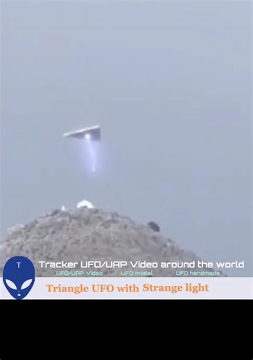 Triangle UFO with strange light.#ufosighting #ufofootage #fyp #triangleufo