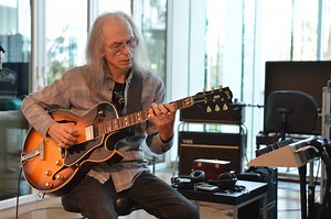 Yes Guitarist Steve Howe Discusses the Making of 'Fragile' and 'Close to the Edge'