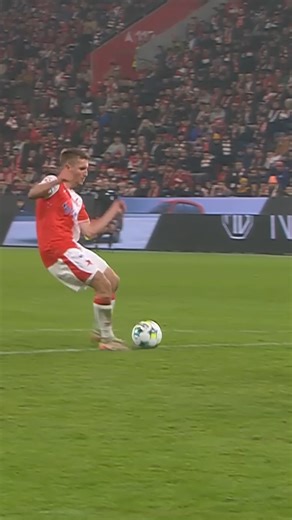 😍 Sám od půlky, s klidem Michal Sadílek otvírá svůj střelecký účet v Chance Lize. #sksmbl | SK Slavia Praha