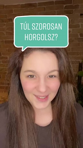 Kezdő horgolás tipp. Túl szorosan horgolsz? Akkor ez a videó neked készült. Ezek a tippek mellett az örök klasszikus tipp szoros horgoláshoz :vegyél egy számmal nagyobb horgolótűt (de ez nem mindig működik) #horgolt #horgolastipp #horgolás🧶 #horgolásitippek #kezdőhorgoló