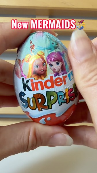 Pink Curls, Shimmering Tail! 🧜‍♀️ Kinder Surprise Unboxing #asmrunboxing #kindersurprise #mermaids