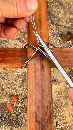 Technique for tying two pieces of wood together with binding wire #shorts