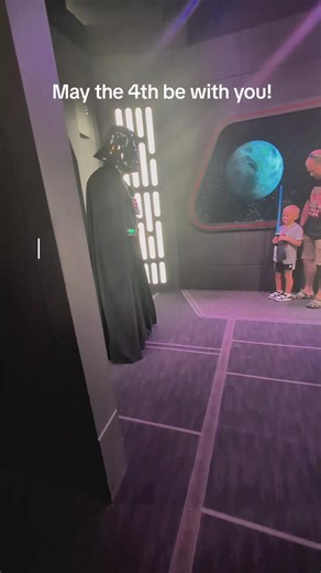 Did you know there's a special Star Wars themed meet and greet just for Disney Visa Cardholders? Located in between the entrance to Galaxy's Edge and Toy Story Land in Hollywood Studios, these special meet and greets come with shorter wait times and in some cases, complimentary digital downloads! Check it out on your next visit! #maythe4thbewithyou #hollywoodstudios #starwars #disneyworldtips #disneyadults