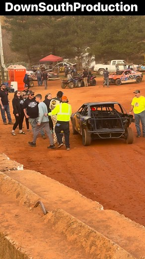 701K views · 3.1K reactions |  Tempers are Flaring here at the Ararat Speedway after the Final B Main Feature of the Evening ( November 15 2025) #racing #Racecar #dirttrackracing #Ararat #reelsvideoシ #reelsviralシ #reelsfypシ #trendingreels #DownSouthProduction #FrontWheelDrive | Down South Production | Facebook