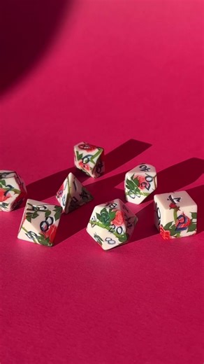 These flowers don’t fade, so buy her a “bouquet” 🌹