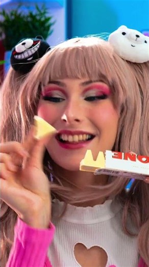 طرق مبتكرة لتناول الشوكولاتة: تحدي المرح مع الأصدقاء! 😂🍫