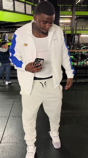 Ro (@ro.outdaway)’s videos with Come Thru - Summer Walker & USHER