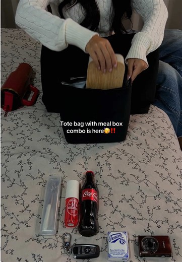You don’t need to buy a separate lunch bag anymore 🙌🏻cuz we already put the perfect combo for you‼️#bagsmart #totebag #workbag #lunchbag #bagsmartnewin