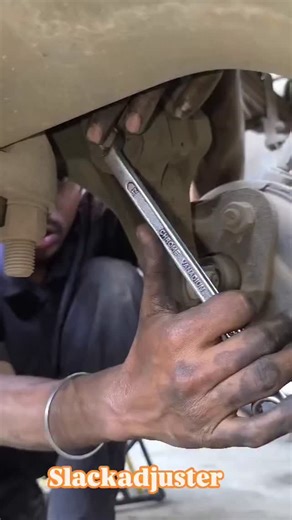 sukh sandhu on Instagram: "How to check slack adjustor 👨‍🔧 #reels #viralvedio #mechanic #knowledge #truck"