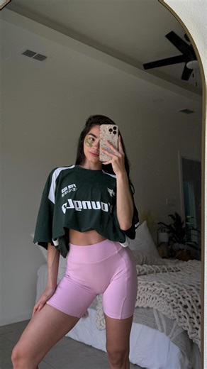 Monet Zamora • Online Coach on Instagram: "a lean leg burn you can do anywhere! just you, your mat, dumbbells + resistance band, and your breath slow + controlled >> rushed 🤍 wearing @younglaforher head to toe because cute sets = instant motivation code MONET for $ off your next fav fit 💌 #explore #lowerbody #lowerbodyworkout #leanlegs #pilatesaesthetic #sculptedlegs #athomeworkout #lowimpactmovement #pilatesgirlies #wellnessroutine #strengthtraining #dumbellworkout"