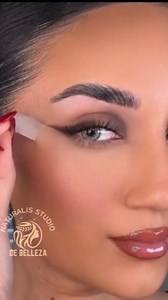 326K views · 3.7K reactions | Tutorial de maquillaje 朗  #makeup #maquillaje #MaquillajeDeImpacto #OjosPerfectos #TrucoDeCinta #DifuminadoPro #BrilloSutil #DelineadoPreciso #MaquillajePasoAPaso #BeautyTips #MaquillajeRedondeado #MakeupLovers #MaquillajeNatural #MaquillajeGlam #LookPerfecto #TutorialDeMaquillaje #MakeupTrends | Naturalis Studio de Belleza | Facebook