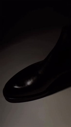 Museum-quality leather Art.C7910V1 Chelsea perfection. Italian heritage. #stefanobemer #madeinitaly #craftsmanship #luxuryshoes #florence #italy #newyork | Stefano Bemer - Shoemakers