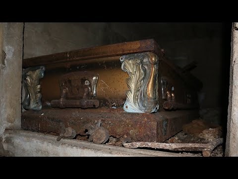 Abandoned Virginia : Mausoleum with Burned Caskets and Human Bones