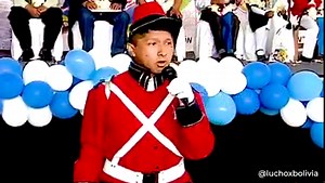 Nos emocionó la interpretación que hizo el estudiante Iván Mauro Pérez, en #Cochabamba, cuando comenzamos la distribución del Bono Juancito Pinto. Este Bono lleva el nombre del niño héroe que dio su vida defendiendo nuestra Patria. ¡Gracias Iván por esta rememoración histórica! | Lucho Arce