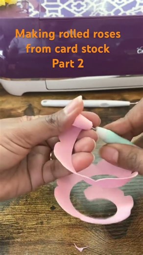 Rolled rose assembly using a paper quilling tool