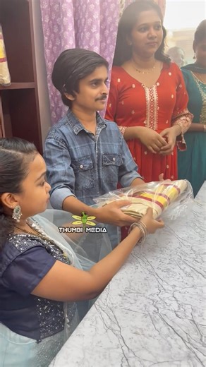 ഉത്ഘാടനശേഷം ആദ്യ വിൽപ്പന നടത്തി ക്യാഷ് വാങ്ങികൊണ്ടു അമൽ സിതാര #amalsithara