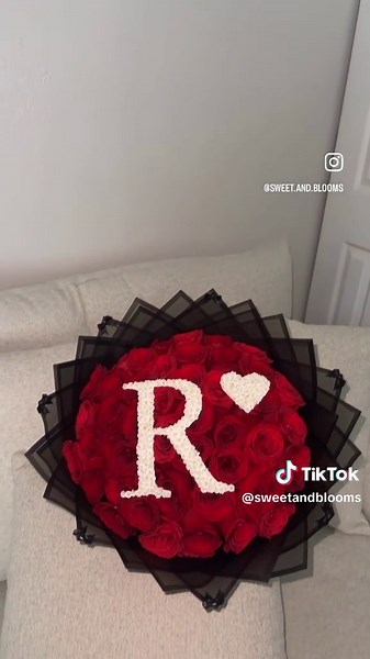 Classy and Simple ❤️‍🔥🌹 . . . . #fyp #ideas #chicago #florist #bouquet #inspo #cute #smallbusiness #valentinesday #roses #ramobuchon