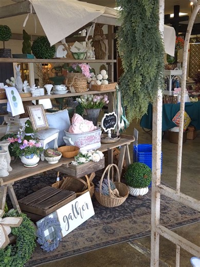 PART 2 of Sweet Maple 😍 So I showed you my booth in Part 1, but there is SO much more to see! 🤩 Visit their FB page to see upcoming events! #antique #vintage #antiques #chattanooga #antiquestore