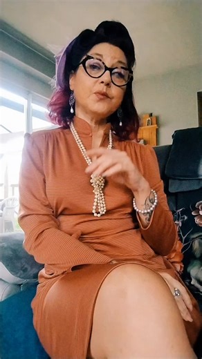 leçon d'élégance du dimanche 🌹 #fyp #pourtoi #humour #retro #vintage @Alice Derieux