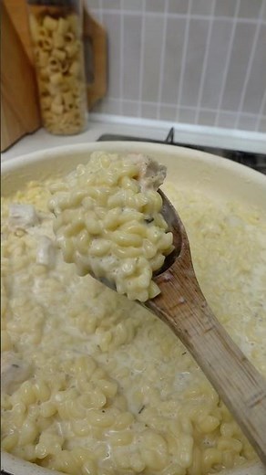 Chicken and Boursin Pasta! 🤤 #recipe #pastarecipe #easyrecipe #pastaboursin