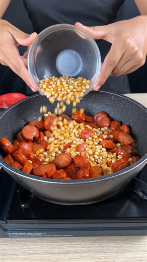 I've never eaten popcorn any other way since, the secret to making the best popcorn recipe! | YumMakers
