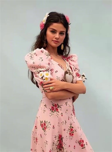 Selena Gomez turned heads in a bold silver dress at a recent event! 🌸🌸 🌸The singer and actress confidently embraced her natural beauty, proudly showing off her figure and signature style. While many fans praised her radiant look and confidence, others had mixed reactions. 👉👉See all the photos! 📸 | Christie Dutton