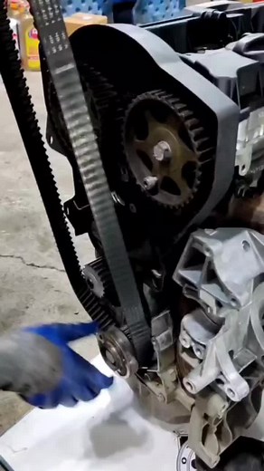 How to Install a Timing Belt on Your Car Engine