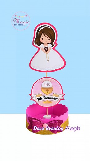🌸 ¿Te gustaría una decoración así para su Primera Comunión? 🕊️🌸 Would you like a decoration like this for her First Communion? 🕊️🎀 Una idea dulce y elegante para decorar tu mesa de comunión 💖 ¿A quién se lo dedicarías?🎀 A sweet and elegant idea to decorate your communion table 💖 Who would you dedicate it to? #primeracomunión #micomunion #CentrosDeMesa #diy #manualidades #decoeventosmagic | Deco Eventos Magic