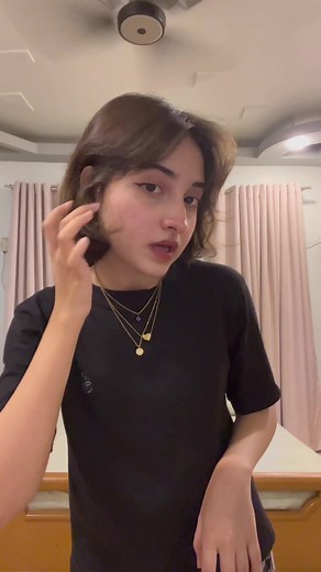 How I Style My Short Hair | Hair Tutorial