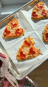 ❤️🍕3-Ingredient Greek Yogurt Pizza Dough ready for Valentine's Day! This is so easy and so fun, can be made ahead and stashed into the freezer for an easy kids meal you can warm up in minutes, and is just so yummy. ⠀⠀⠀⠀⠀⠀⠀⠀⠀ Comment RECIPE to have this full one sent right to your dms! ⠀⠀⠀⠀⠀⠀⠀⠀⠀ To roll out into hearts, break each ball of dough into two and roll into a heart shape. To cut the pepperoni, fold each piece of pepperoni in half and cut like a half of a heart like you would if making 