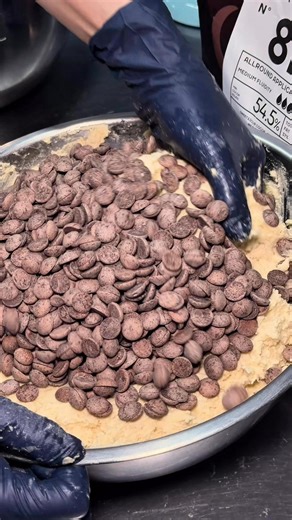 Meet the golden favourites from the Good Ground cookie family — just in time for Chinese New Year 🧧✨ 🤎 Chocolate Chip Cookies 🥜 Butter Pecan Cookies 📞 Pre-orders for Chinese New Year are now open. DM us or WhatsApp to place your order: 60 11-3333 0874 | Good Ground Bakery