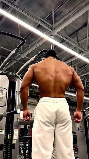 Muscle Bareback 背大肌肉