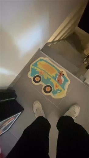 Dario Laudet on Instagram: "Bienvenue dans le Loft Radio New York 🗽 Un univers unique pensé sur trois étages, entièrement dédié à Radio New York. 🎙 En haut, les studios, au centre, les bureaux pop et au sous-sol le musée : une collection incroyable 80–90, jouets cultes, souvenirs et passion. Aujourd’hui petite visite express du Musee. Oubliez pas chaque dimanche en Story… La pépite du dimanche, ma trouvaille qui rejoint le Musee. Et demain lundi, c’est dans le studio que j’aurais un truc à vou