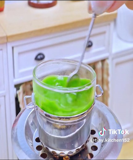 Tiny Delicious Treats: Miniature Cooking Fun