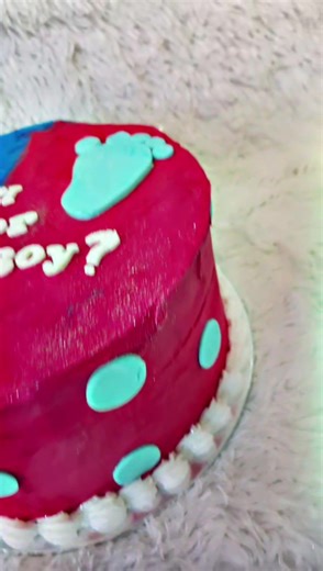 Gender reveal cake #samirahcakescorner #genderreveal