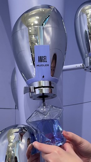 Angel energy 😇 refilling the *iconic* @muglerofficial Angel perfume at the Mugler ‘Body Space’ Corner Shop in #SelfridgesLondon. Head down until 3/12 #perfumetok #muglerangel #refillday #fragrancearmy