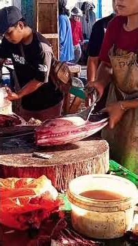 Today this group received an order to cut a large number of fish #fishcutting #tuna #fillet #seafood