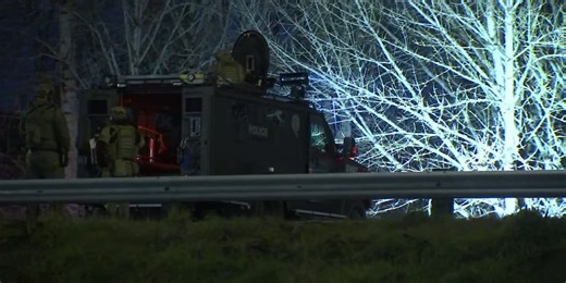 Portland police arrest man after standoff along NE 82nd Avenue