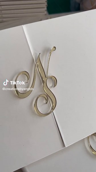 ⭐️Luxury wedding Invitations with a hint of gold acrylic ⭐️ #luxuryweddings #goldacrylic #goldinvites #weddinginvitations #wedding #weddingguests #invited