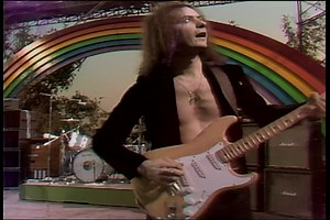 #Deep_Purple_Live_At_California_Jam '74 Deep Purple - Smoke On The Water ________Live At California Jam '74 Smoke On The Water" is one of the most famous songs by Deep Purple.It was included in the Machine Head album, released in 1972. Training : David Coverdale - Voice Ritchie Blackmore - Guitar Glenn Hughes - Bass, Vocals Jon Lord - Hammond organ, Keyboards Ian Paice - Battery | Rock_N_Roll_Fantasy V.S.Rock