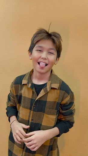 Асель Аскар on Instagram: "Я на правах мамы считаю что, надо разрешать такие хотелки, дабы во время ребёнок перебесился. Такое в 20 или в 30 делать не нужно. А вот пока маленький пускай. Главное он рад, главное он счастлив. Растёт пацан. Свой вкус, своё мнение. Он классный сын, а я стараюсь быть классной мамой.❤️ Все счастливы. P.S. Когда будете писать комментарии, имейте ввиду он всё читает, пишите аккуратно. Не раня сердечко моему сыну.🫠😉"