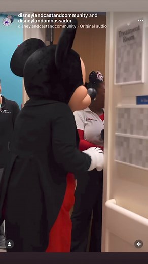Mickey Mouse and Minnie Mouse, alongside the Disney Ambassadors of Disneyland Resort, brought smiles and joy to a few pals at Children’s Hospital of Orange County. It's the return of cherished inpatient room visits, bringing the magic of Disneyland Resort to Orange County hospitals for unforgettable experiences. 💫 | Doctor Disney