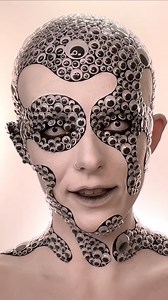 welcome to pt 2 of recreating my most viral look but with googly eyes 👀🖤⚠️TW: TRYPOPHOBIA SCOPOPHOBIA ⚠️ ⁣ ⁣ some products below are gifted & are marked with *** ⁣ ⁣ products: @nigelbeautyemporium liquid latex for handmade bald cap (tutorial on my page) @sunsetmakeupofficial white foundation @rcmamakeup no color powder @mehronmakeup paradise aq paint in black & liquid latex *** @makeuprevolution the grinch liquid eyeliner in black *** googly eyes from @amazon @nyxcosmetics jumbo eye pencil in 