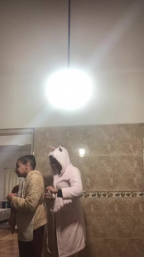 خاص يكون عندك بزاااف دالخاطر لبحال هاد الناس