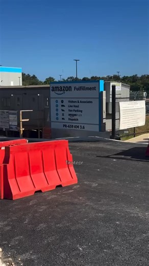 Tírate Puerto Rico 🇵🇷 on Instagram: "El almacén de Amazon en Dorado ya esta casi ready💪 Ya empiezan publicar plazas disponibles como gerentes y choferes... : Se espera que la estación de entrega de Amazon en Dorado cree unos 100 empleos directos y unas 200 oportunidades para choferes independientes según público El Nuevo Día... En nuestra historias pondremos link para solocitar✌️"