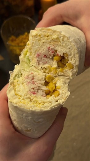 Рулет з крабовими паличками: Смачний рецепт