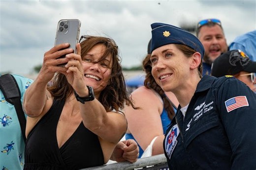 How This Female Pilot Beat the Odds and Flew for the Air Force Thunderbirds