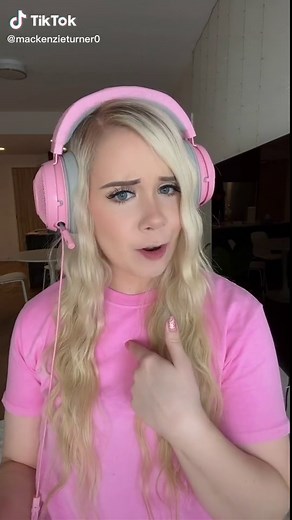 Who else is a girl that plays roblox? 🤔 | mackenzie and ava