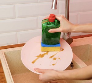 Tidy up fast with these clever cleaning ideas | 5-Minute Recycle
