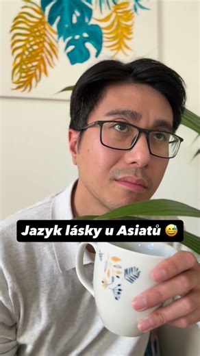 Minh Mai | Psychologie | Duševní zdraví on Instagram: "❤️Koncept 5 jazyků lásky říká, že lidé lásku dávají i přijímají různými způsoby. Problém často není v tom, že by láska chyběla — ale že mluvíme jiným jazykem. 🔹 Slova ujištění „Mám tě rád/a“, pochvala, uznání. 🔹 Společně strávený čas Plná pozornost, být spolu doopravdy, ne jen vedle sebe. 🔹 Dárky Ne hodnota, ale myšlenka: „Myslel/a jsem na tebe.“ 🔹 Skutky / pomoc (acts of service) Pomoc, péče, praktické věci: opravit, zařídit, postarat s